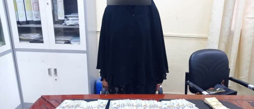 شرطة كريتر تضبط عاملة منزلية متورطة بسرقة مبالغ مالية كبيرة وتستعيد المسروقات