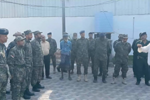 قيادة التوجيه بشرطة عدن تنفذ نزولاً ميدانياً لتعزيز الانضباط والتوعية الأمنية