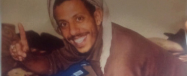 محكمة صيرة الابتدائية تعقد أولى جلسات محاكمة قاتل الشاب زكريا