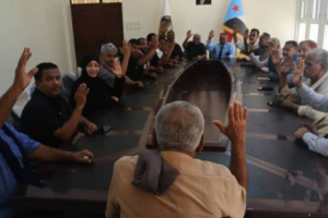 الحراك الثوري يجدد تمسكه بالانتقالي ويرفض تحركات السقاف