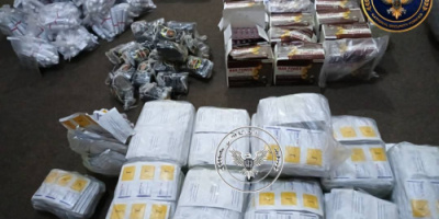 قوات طوق العاصمة عدن تضبط شحنة أدوية مهربة في نقطة مصنع الحديد