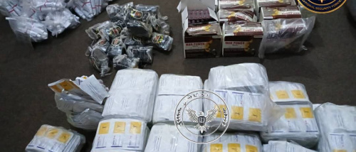 قوات طوق العاصمة عدن تضبط شحنة أدوية مهربة في نقطة مصنع الحديد