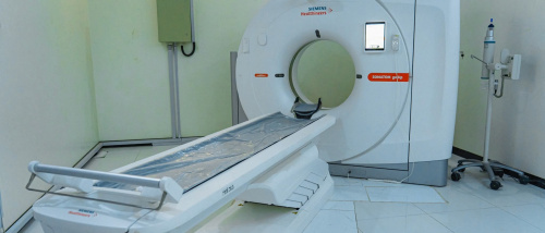 تدشين وحدتي الرنين المغناطيسي والأشعة المقطعية بهيئة مستشفى شبوة العام