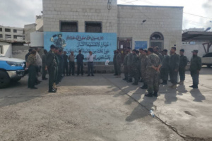 شرطة عدن تواصل برنامج التوعية الأسبوعي لتعزيز الوعي الأمني ورفع الروح المعنوية للمنتسبين