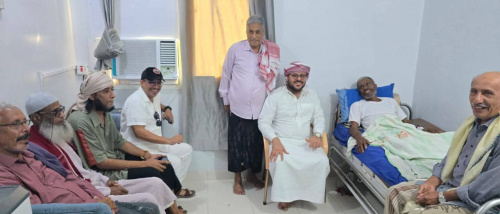 في لفتة تجسد معنى أخوة النضال والثورة.. الجفري يزور المناضل "باموزة" للاطمئنان على صحته