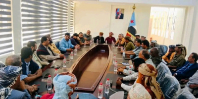 اليزيدي يترأس لقاءً قبلياً موسعاً لعدد من مشائخ وقبائل لحج بالعاصمة عدن