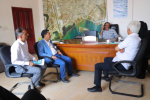 الزهري يلتقي مدير عام سياحة العاصمة عدن لمناقشة تطوير القطاع السياحي بخورمكسر