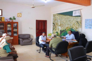 مدير خور مكسر يشدد على تشديد الرقابة على الأسواق وضبط أسعار السلع