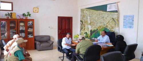 مدير خور مكسر يشدد على تشديد الرقابة على الأسواق وضبط أسعار السلع