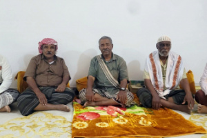 قيادة انتقالي تريم تزور الشخصية الاجتماعية علي القحوم للاطمئنان على صحته
