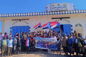 حشود أبناء أحور تتوافد إلى مقر التجمع استعداداً للزحف نحو العاصمة عدن للمشاركة في مليونية 4 مايو