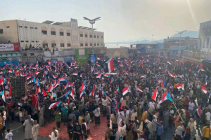 أبناء حضرموت يجددون تفويضهم للمجلس الانتقالي للجنوب العربي ورئيسه عيدروس الزبيدي بحشودٍ عارمة