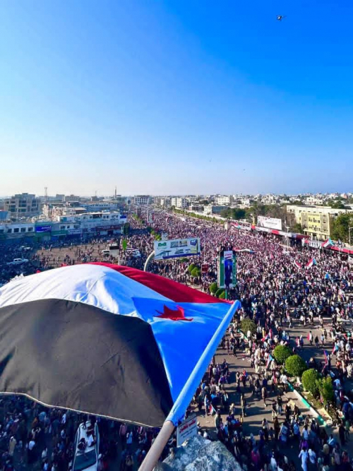 مليونية التفويض في العاصمة عدن … شعب الجنوب يجدد العهد للمجلس الانتقالي بقيادة الرئيس الزُبيدي(تقرير)