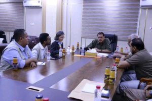 مدير أمن العاصمة عدن يلتقي سفيرة فرنسا لبحث تعزيز التعاون الأمني لدعم مشاريع التطوير