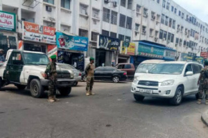 الأمن الوطني بعدن ينفذ حملة أمنية لضبط المظاهر المسلحة في الشيخ عثمان