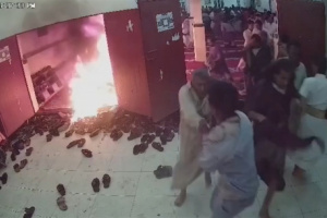 جريح حرب يضرم النار في جسده داخل مسجد بمدينة مأرب اليمنية الخاضعة لسيطرة الإخوان