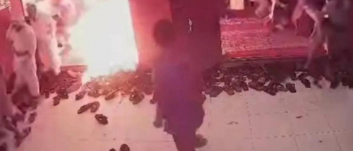 بسبب "نهب المستحقات".. جندي يمني يحرق نفسه في معقل حزب الإصلاح بمأرب