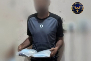 قوات طوق العاصمة عدن تضبط متهماً بحوزته اثنين كيلو من الحشيش المخدر