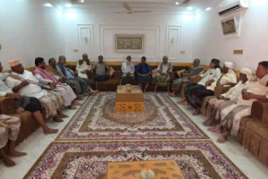 وفد من انتقالي وادي حضرموت يزور الشيخ عمر بخضر والكادر عمر بالراشد تقديرًا لأدوارهما الوطنية