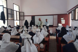 انتقالي زنجبار يتفقد سير امتحانات نهاية العام بمجمع خولة التعليمي