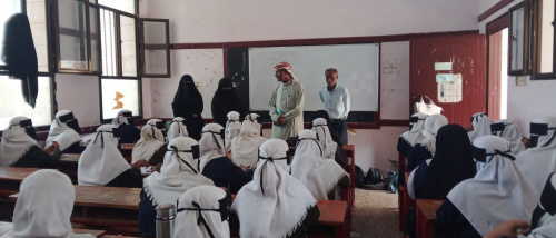انتقالي زنجبار يتفقد سير امتحانات نهاية العام بمجمع خولة التعليمي