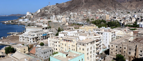 أزمة مياه حادة في البريقة بعدن وانقطاع الخدمة لليوم الثالث
