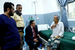 الحالمي يطمئن على صحة وزير الدولة فيصل القطيبي والصحفي والباحث نجمي عبدالمجيد