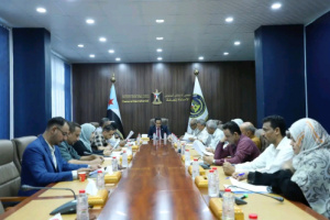 الأمانة العامة تناقش تدهور الأوضاع الخدمية والاقتصادية وتحذر من تداعيات عسكرة الحياة المدنية في عدن
