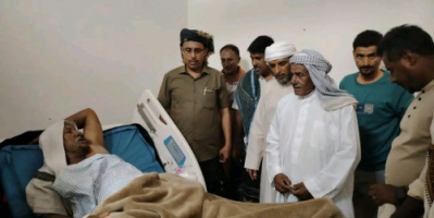 رئيس انتقالي سقطرى يزور الشيخ سليف عباس للاطمئنان على صحته بمستشفى خليفة