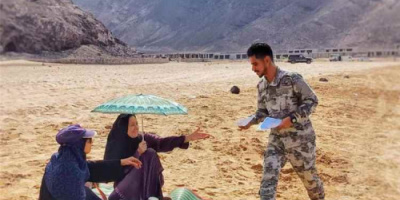 خفر السواحل ينفذ حملة توعوية في سواحل عدن لتعزيز السلامة البحرية
