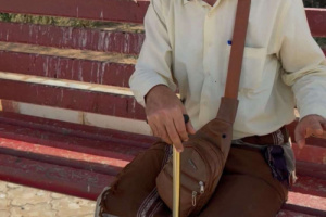 بعد سنوات بالعاصمة عدن.. مستجدات حول عودة طييب سوري إلى بلاده