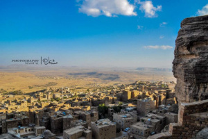 حادثة غامضة تهز محافظة عمران اليمنية.. مقتل امرأة ستينية أثناء قيامها بهذا الأمر