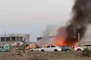 عاجل:محتجون يقطعون طريق الهناجر الرابط بين الشيخ عثمان وخورمكسر