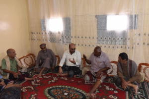 الجعفري يقدم واجب العزاء للمناضل علي سالم المنصوري في وفاة والدته