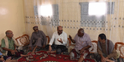 الجعفري يقدم واجب العزاء للمناضل علي سالم المنصوري في وفاة والدته