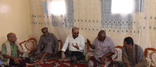 الجعفري يقدم واجب العزاء للمناضل علي سالم المنصوري في وفاة والدته