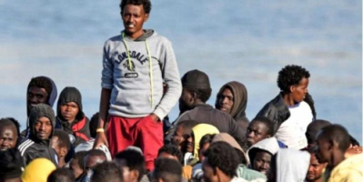 شرطة لحج تضبط متهماً بتهريب مهاجرين أفارقة 