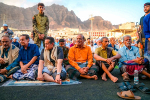 الحالمي يؤدي صلاة عيد الأضحى مع جموع المصلين في المعلا ويتبادل التهاني مع المواطنين