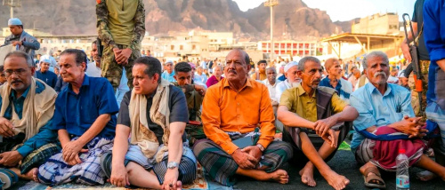 الحالمي يؤدي صلاة عيد الأضحى مع جموع المصلين في المعلا ويتبادل التهاني مع المواطنين