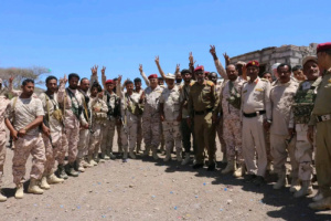 بتوجيهات الرئيس الزُبيدي .. قيادة القوات البرية الجنوبية تنفذ زيارة عيدية وتفقدية للمقاتلين في جبهات كرش