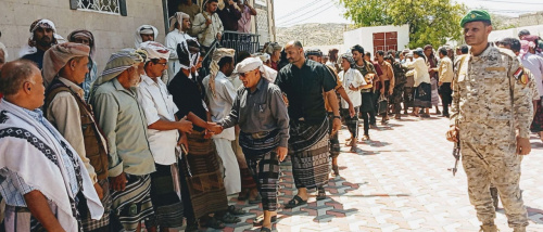 قيادة الانتقالي وشخصيات اجتماعية من الضالع تقدم واجب العزاء لأسرة الرئيس الراحل عبدربه منصور هادي