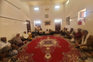 رئيس تنفيذية انتقالي شبام يزور الوالد طيّب علي التوي