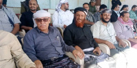 قيادة الضالع تشارك في مهرجان يافع التراثي وتشيد بمستوى  التنظيم والحضور .   يافع: نجيب العلي  شاركت قيادة محافظة الضالع، برئاسة العميد عبد الله مهدي سعيد رئيس القيادة المحلية إلى جانب مدير عام مديرية الحصين رئيس الدائرة السياسية بالمجلس الأستاذ صلاح الحريري، في مهرجان يافع التراثي.  فيما شارك ممثلاً عن السلطة المحلية بالمحافظة مدير عام مكتب الشؤون الاجتماعية والعمل الأستاذ عبد الحميد طالب وكذلك مدير عام مديرية الأزارق المحامي علي هادي الحسني وسط حضور جماهيري واسع من أبناء مديريات يافع ومختلف المناطق الجنوبية، احتفاءً بالموروث الثقافي والتاريخي.   وخلال الفعالية القى العميد مهدي سعيد كلمة اكد فيها أهمية الحفاظ على الموروث الثقافي وتعزيز حضوره في الأوساط المجتمعية، باعتباره جزءاً أساسياً من الهوية الوطنية والتاريخية، مشيدا بالجهود المبذولة في تنظيم هذا المهرجان وإحياء الفعاليات التراثية التي تسهم في تعريف الأجيال الجديدة بتاريخ المنطقة وإرثها الحضاري.  وفي تصريح مقتضب أشاد مدير عام مديرية الحصين بمحافظة الضالع الأستاذ صلاح الحريري بمستوى التنظيم والحضور المتميزين وتنوع الفقرات المقدمة، معبرًا عن اعتزازه بالموروث الثقافي الذي يمثل جزءاً أصيلاً من الهوية الجنوبية.  وتخلل المهرجان الذي اقيم صباح اليوم الخمس في منطقة لبعوس العديد من الفقرات التراثية بما في ذلك الرقصات الشعبية والقصائد الشعرية التي تجسد الهوية الثقافية في أجواء احتفالية جسدت ارتباط المجتمع بهويته الثقافية وتاريخه العريق.  وكان المهرجان قد حضره قيادات جنوبية رفيعة المستوى يتقدمهم عضو هيئة رئاسة  المجلس الانتقالي الجنوب العربي الشيخ عبد الرب النقيب والقائم بأعمال الأمين العام للمجلس الانتقالي الجنوبي  الأستاذ وضاح الحالمي، إلى جانب قيادات عسكرية وشخصيات اجتماعية ومشائخ ووجهاء واكاديميون ومثقفون واعلاميون.  الجدير بالذكر إن مهرجان يافع التراثي أحد أهم الفعاليات الثقافية والتراثية في الجنوب، حيث يشهد سنوياً مشاركة وحضوراً واسعاً من مختلف المحافظات، لما يمثله من مناسبة لإحياء الموروث الشعبي والحفاظ على الهوية الثقافية، إلى جانب دوره في إبراز التنوع الثقافي والتاريخي