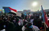 غضب نسوي يهز ساحة العروض بعدن احتجاجًا على انهيار الخدمات وغلاء المعيشة