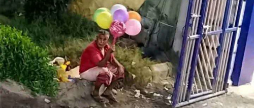 واقعة حزينة..حر شديد يتسبب بوفاة بائع بالونات في العاصمة عدن