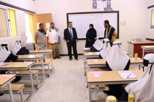 رئيس انتقالي أبين يتفقد سير امتحانات الثانوية العامة في زنجبار وخنفر