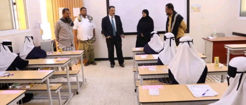 رئيس انتقالي أبين يتفقد سير امتحانات الثانوية العامة في زنجبار وخنفر