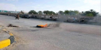 احتجاجات شعبية في تريم للمطالبة بتحسين الخدمات وصرف المرتبات المتأخرة