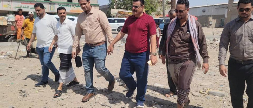 مدير عام المنصورة يدشن مشروع "إعادة تأهيل دوار بئر فضل" بشارع الخمسين