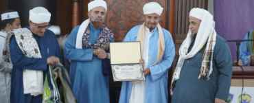 في الذكرى الرابعة لوفاة الحبيب أبي بكر المشهور.. عدن تحتضن مجلس ختم القرآن وتحتفي بتخريج دفعة "الاعتدال الواعي"